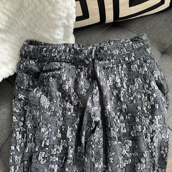 Lululemon Jogger - Picture 2 of 3
